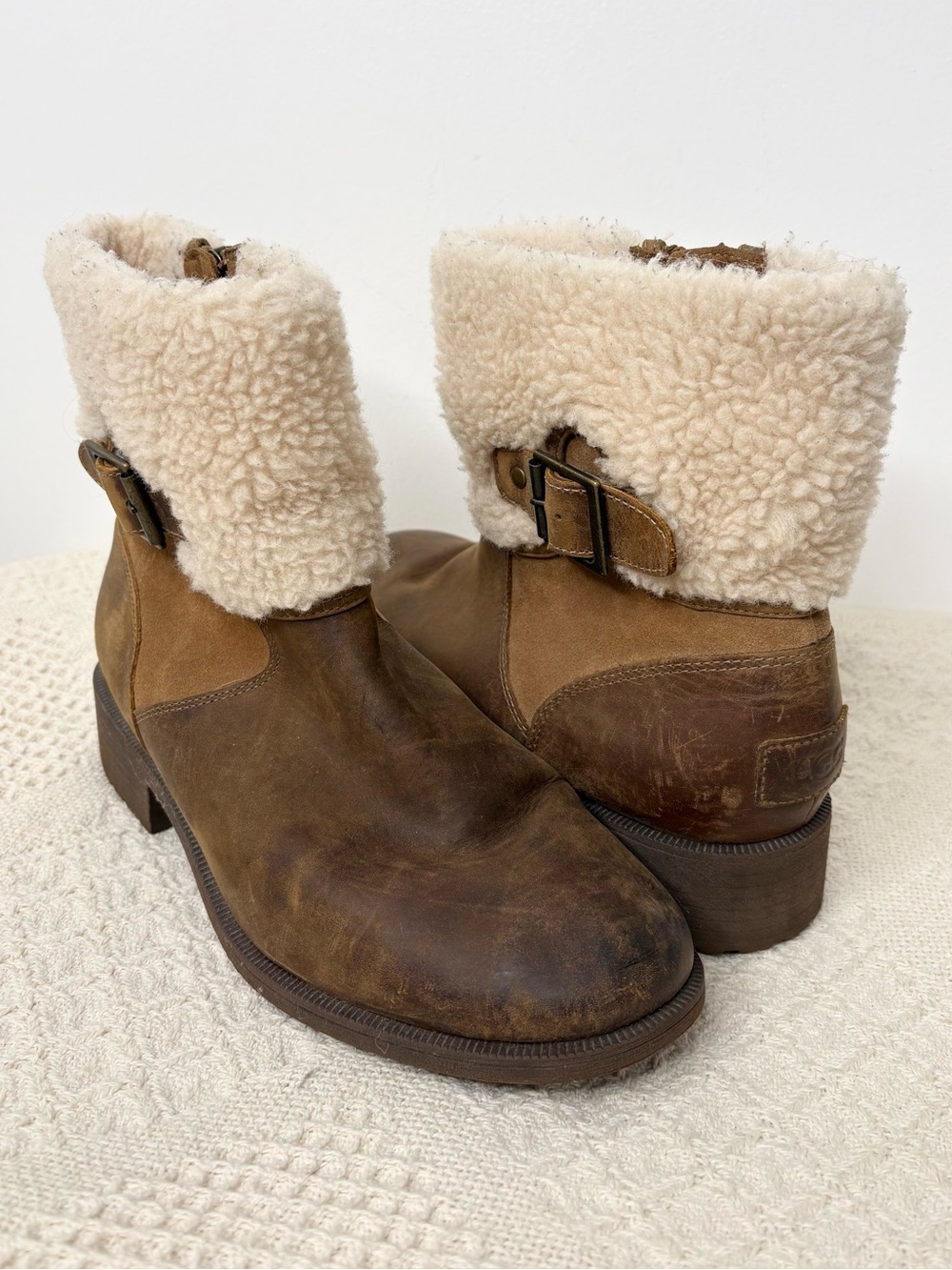 Ugg Elings Winter Boot Women's Brown Leather Shearling Cuff Ankle Booties
